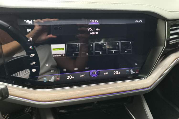 Used Volkswagen Touareg 2020 3.0 TSI Luxury Edition China VI Audio And AC Panel