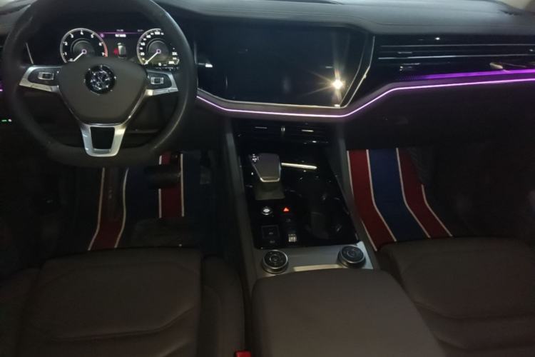 Used Volkswagen Touareg 2020 3.0 TSI Luxury Edition China VI Center Console