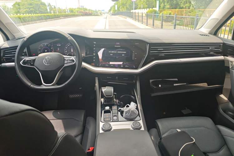 Used Volkswagen Touareg 2020 2.0 TSI RuiShang Edition China VI Standard Center Console