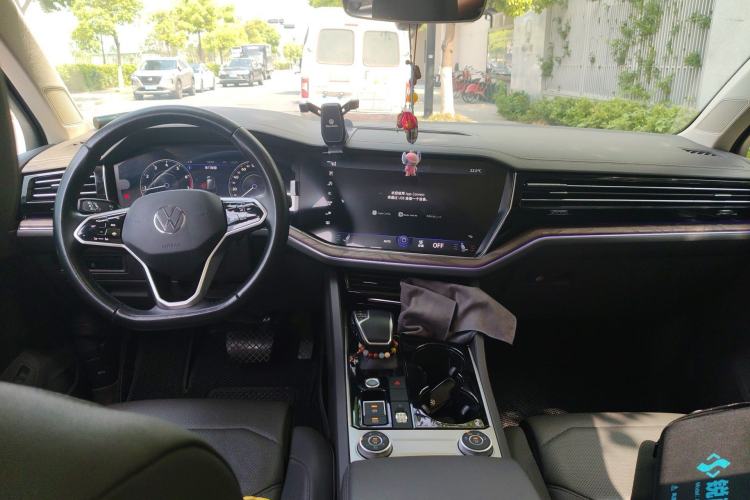 Used Volkswagen Touareg 2020 2.0 TSI RuiShang Edition China VI Standard Center Console