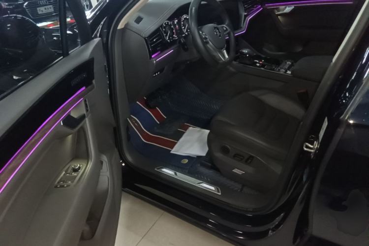 Used Volkswagen Touareg 2020 3.0 TSI Luxury Edition China VI Driver Seat