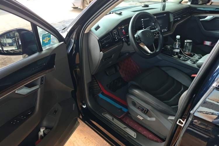Used Volkswagen Touareg 2020 3.0 TSI Luxury Edition China VI Driver Seat