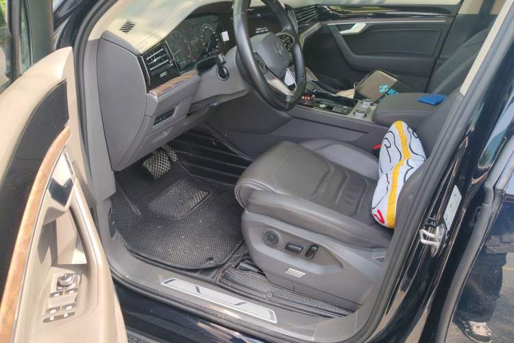 Used Volkswagen Touareg 2020 2.0 TSI RuiShang Edition China VI Standard Driver Seat