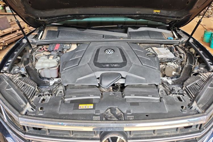 Used Volkswagen Touareg 2020 3.0 TSI Luxury Edition China VI Engine Bay