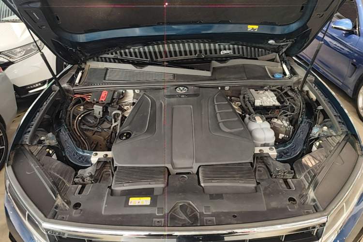 Used Volkswagen Touareg 2020 2.0 TSI RuiShang Edition China VI Standard Engine Bay