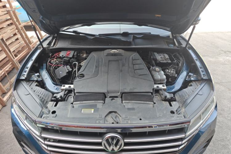 Used Volkswagen Touareg 2020 2.0 TSI RuiShang Edition China VI Standard Engine Bay