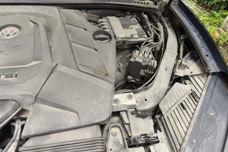 Used Volkswagen Touareg 2020 3.0 TSI Luxury Edition China VI Engine Bay Left