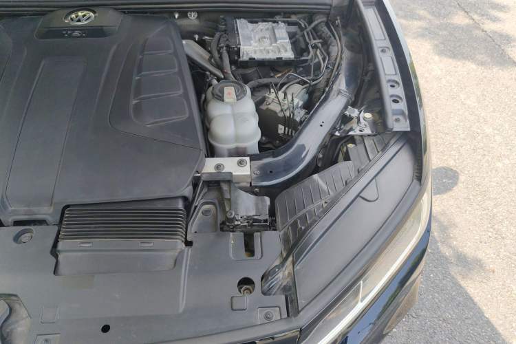 Used Volkswagen Touareg 2020 2.0 TSI RuiShang Edition China VI Standard Engine Bay Left