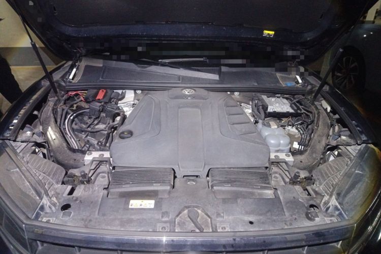 Used Volkswagen Touareg 2020 2.0 TSI RuiShang Edition China VI Standard Engine Bay