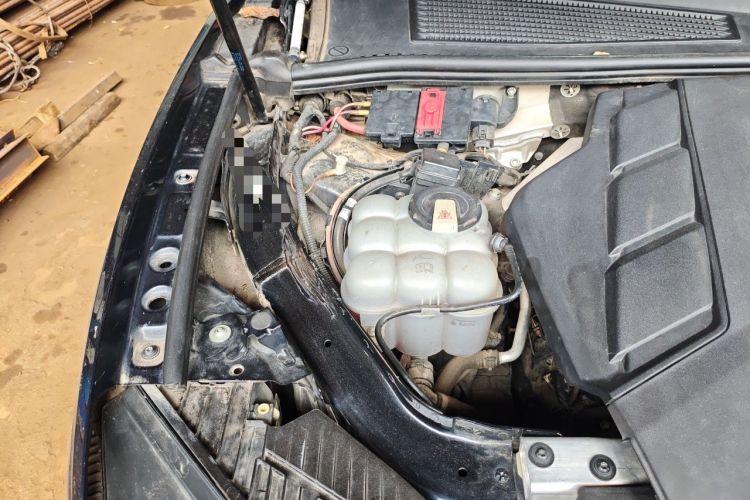 Used Volkswagen Touareg 2020 3.0 TSI Luxury Edition China VI Engine Bay Right