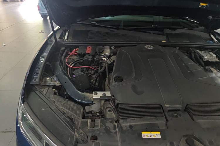 Used Volkswagen Touareg 2020 2.0 TSI RuiShang Edition China VI Standard Engine Bay Right