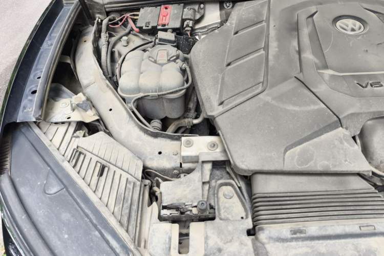 Used Volkswagen Touareg 2020 3.0 TSI Luxury Edition China VI Engine Bay Right