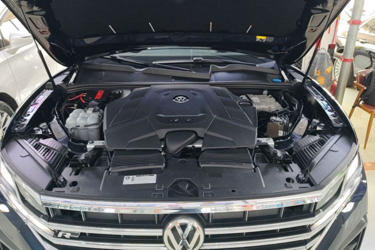 Used Volkswagen Touareg 2020 3.0 TSI Luxury Edition China VI Engine Bay