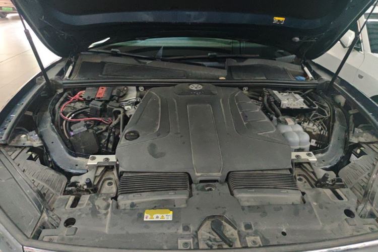 Used Volkswagen Touareg 2020 2.0 TSI RuiShang Edition China VI Standard Engine Bay