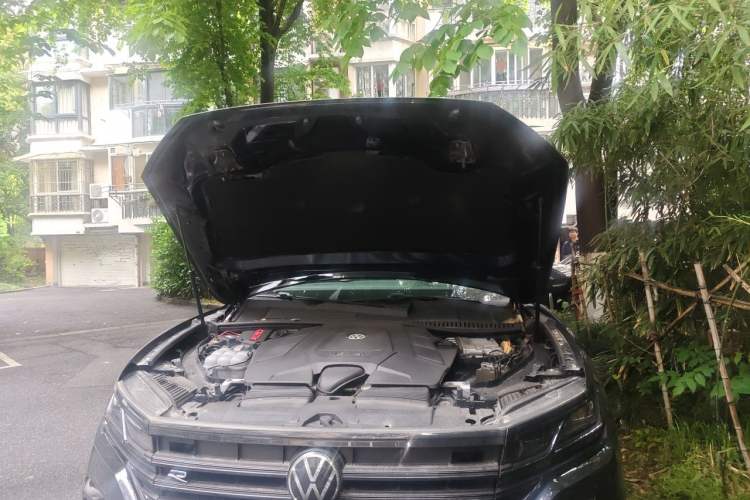 Used Volkswagen Touareg 2020 3.0 TSI Luxury Edition China VI Engine Bay