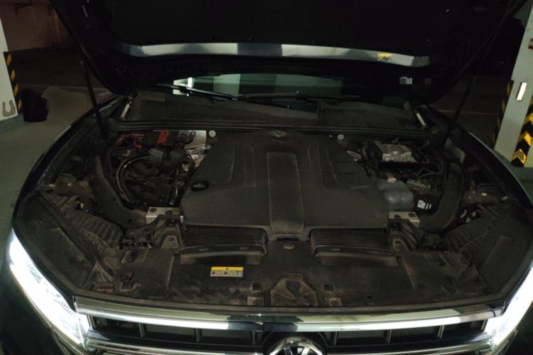Used Volkswagen Touareg 2020 2.0 TSI RuiShang Edition China VI Standard Engine Bay