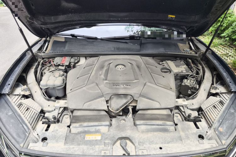 Used Volkswagen Touareg 2020 3.0 TSI Luxury Edition China VI Engine Bay