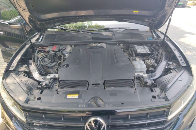 Used Volkswagen Touareg 2020 2.0 TSI RuiShang Edition China VI Standard Engine Bay