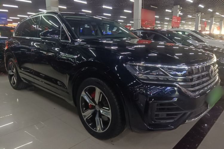 Used Volkswagen Touareg 2020 3.0 TSI Luxury Edition China VI Front Right 45 Deg