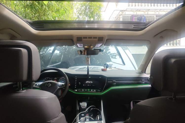 Used Volkswagen Touareg 2020 3.0 TSI Luxury Edition China VI Headliner