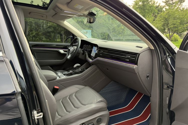 Used Volkswagen Touareg 2020 3.0 TSI Luxury Edition China VI Interior 10