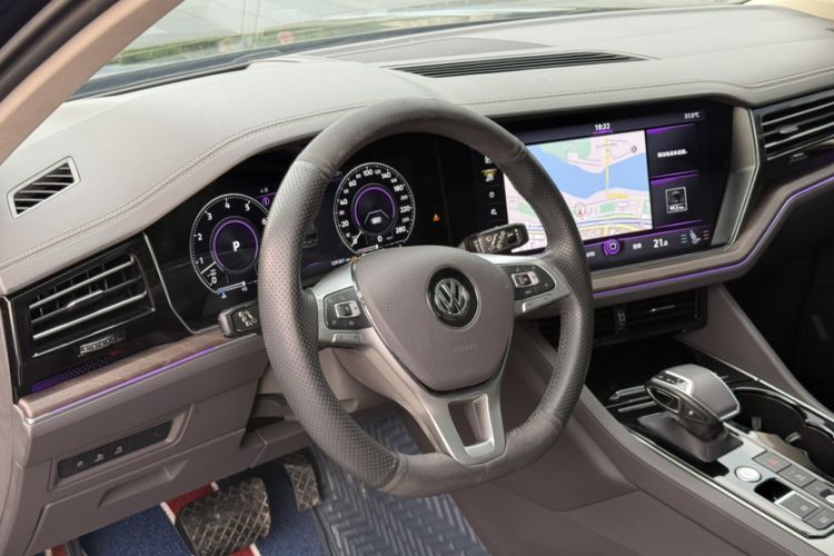 Used Volkswagen Touareg 2020 3.0 TSI Luxury Edition China VI Interior 11