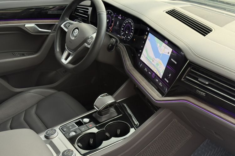 Used Volkswagen Touareg 2020 3.0 TSI Luxury Edition China VI Interior 4