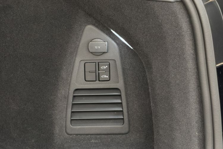 Used Volkswagen Touareg 2020 3.0 TSI Luxury Edition China VI Interior 6