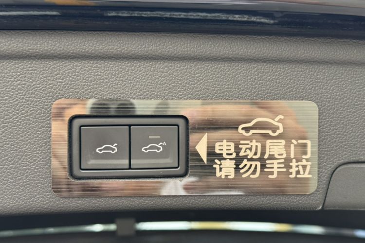 Used Volkswagen Touareg 2020 3.0 TSI Luxury Edition China VI Interior 8