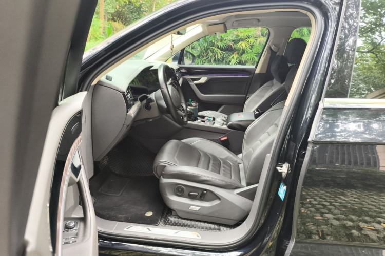 Used Volkswagen Touareg 2020 3.0 TSI Luxury Edition China VI Left Front Seat