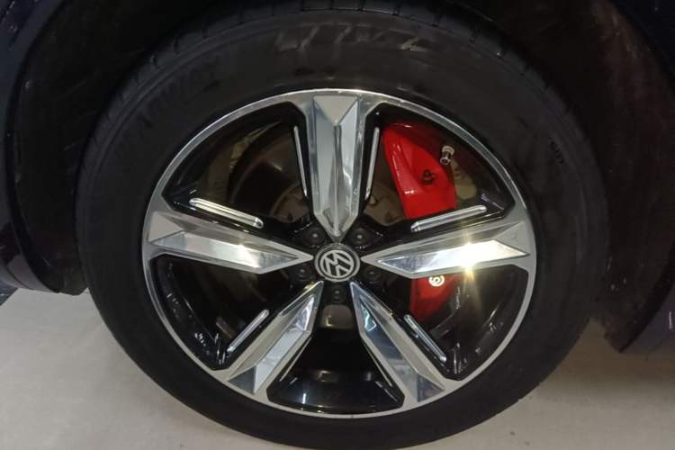 Used Volkswagen Touareg 2020 3.0 TSI Luxury Edition China VI Left Front Wheel Hub