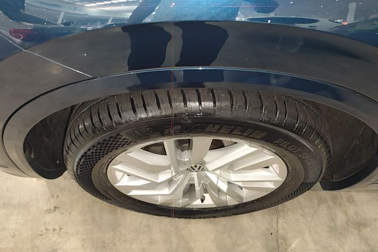 Used Volkswagen Touareg 2020 2.0 TSI RuiShang Edition China VI Standard Left Front Wheel Hub