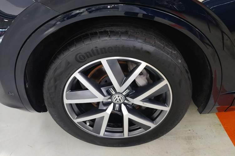 Used Volkswagen Touareg 2020 3.0 TSI Luxury Edition China VI Left Front Wheel Hub