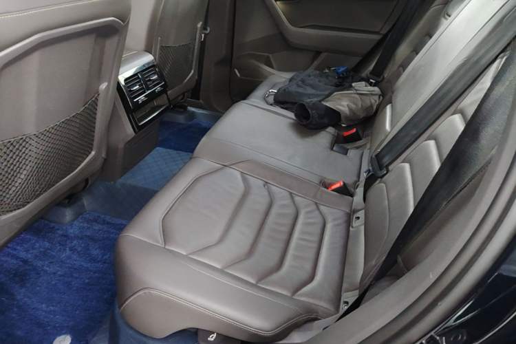 Used Volkswagen Touareg 2020 3.0 TSI Luxury Edition China VI Left Rear Seat