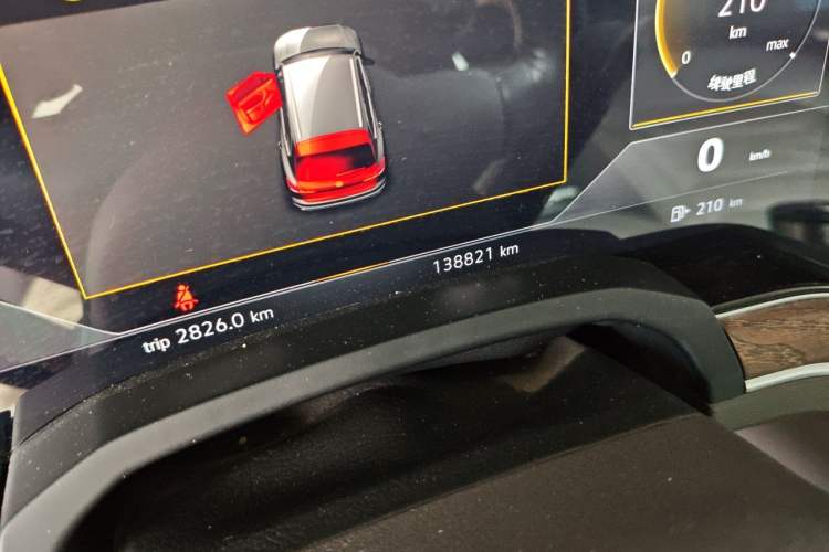 Used Volkswagen Touareg 2020 3.0 TSI Luxury Edition China VI Odometer Close Up
