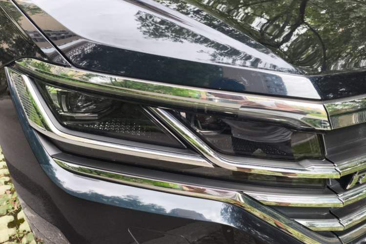 Used Volkswagen Touareg 2020 3.0 TSI Luxury Edition China VI Right Front Headlight