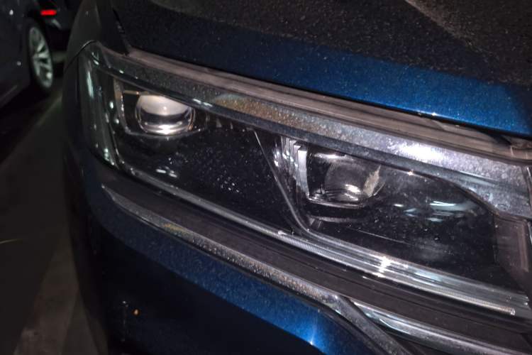 Used Volkswagen Touareg 2020 2.0 TSI RuiShang Edition China VI Standard Right Front Headlight