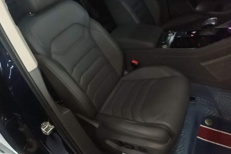Used Volkswagen Touareg 2020 3.0 TSI Luxury Edition China VI Right Front Seat