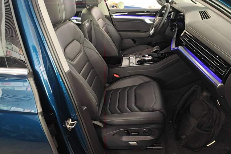 Used Volkswagen Touareg 2020 2.0 TSI RuiShang Edition China VI Standard Right Front Seat