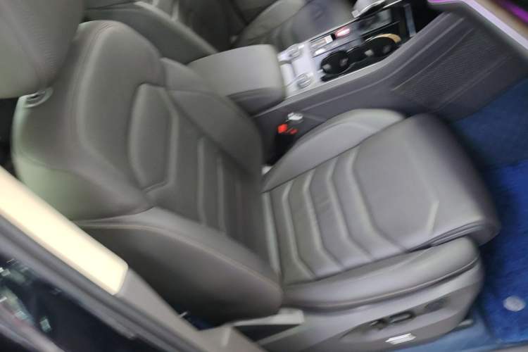 Used Volkswagen Touareg 2020 3.0 TSI Luxury Edition China VI Right Front Seat