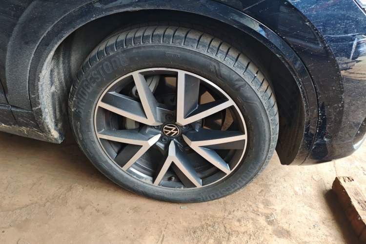 Used Volkswagen Touareg 2020 3.0 TSI Luxury Edition China VI Right Front Wheel Hub
