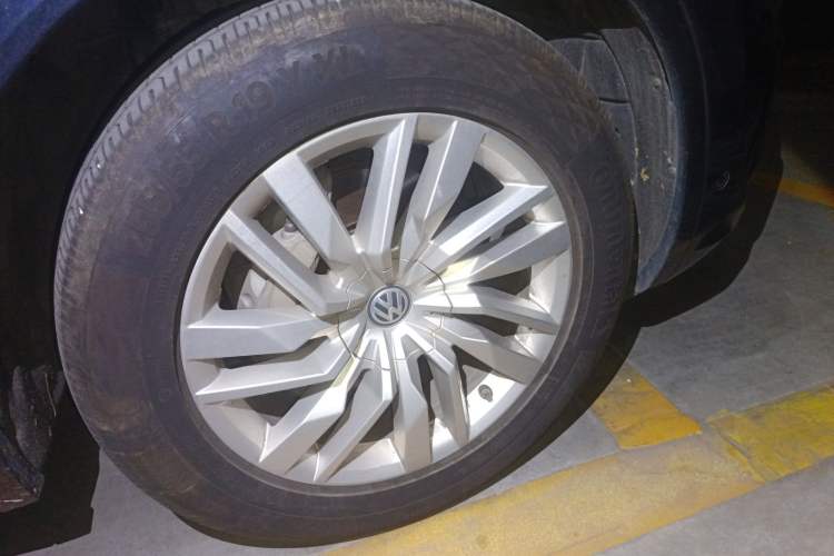 Used Volkswagen Touareg 2020 2.0 TSI RuiShang Edition China VI Standard Right Front Wheel Hub