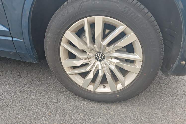 Used Volkswagen Touareg 2020 2.0 TSI RuiShang Edition China VI Standard Right Front Wheel Hub
