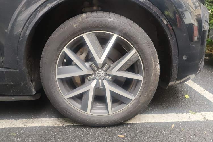 Used Volkswagen Touareg 2020 3.0 TSI Luxury Edition China VI Right Front Wheel Hub