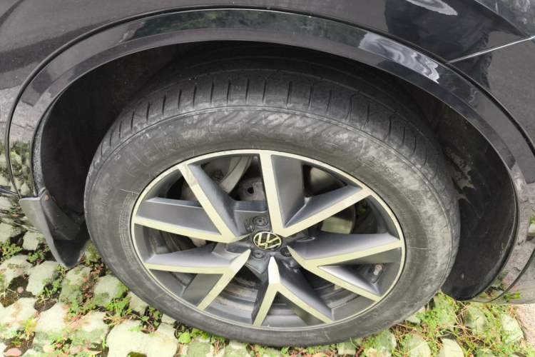 Used Volkswagen Touareg 2020 3.0 TSI Luxury Edition China VI Right Front Wheel Hub