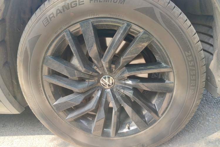 Used Volkswagen Touareg 2020 2.0 TSI RuiShang Edition China VI Standard Right Front Wheel Hub