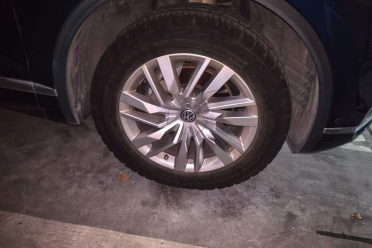 Used Volkswagen Touareg 2020 2.0 TSI RuiShang Edition China VI Standard Right Front Wheel Hub
