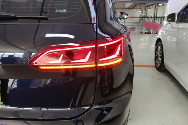 Used Volkswagen Touareg 2020 3.0 TSI Luxury Edition China VI Right Rear Taillight