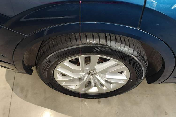 Used Volkswagen Touareg 2020 2.0 TSI RuiShang Edition China VI Standard Right Rear Wheel Hub