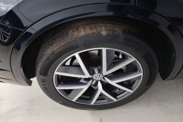 Used Volkswagen Touareg 2020 3.0 TSI Luxury Edition China VI Right Rear Wheel Hub